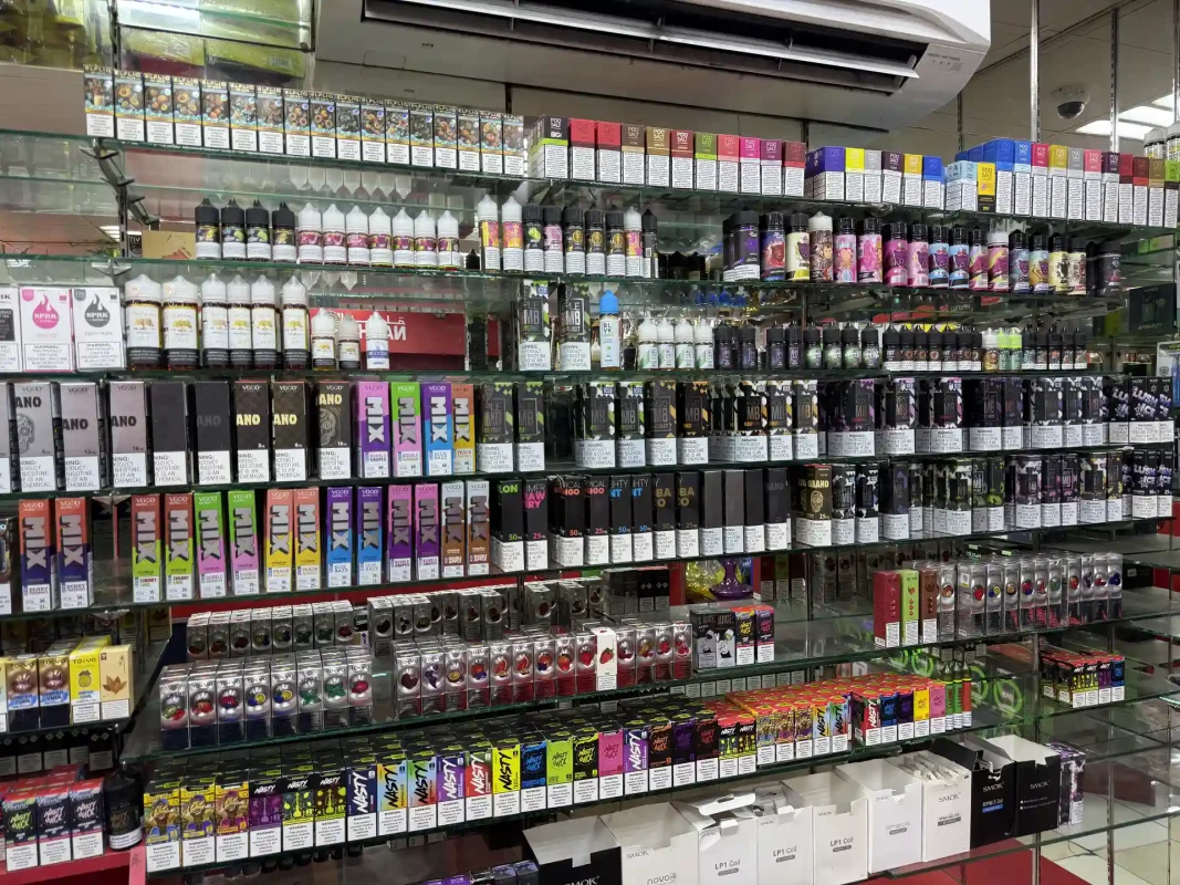 E-liquid shelf