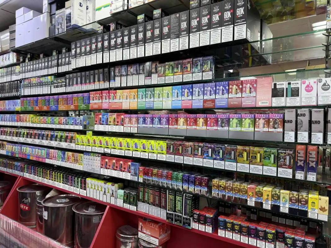 Vape product display shelf