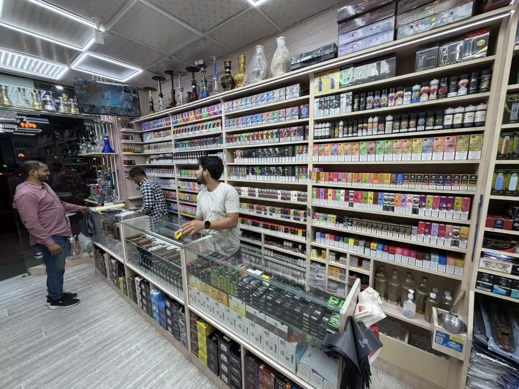 Vape shop interior (2)