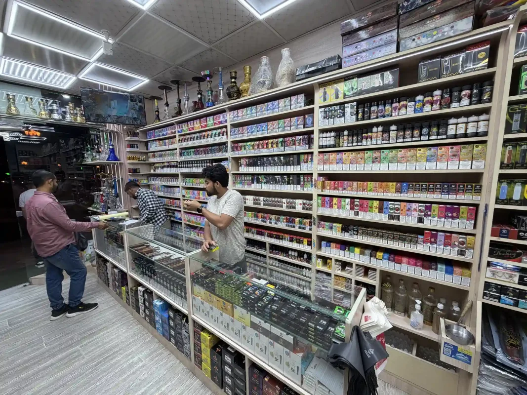 Vape shop interior (3)