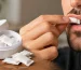 How to use nicotine pouches with a pouch container and oral nicotine pouch